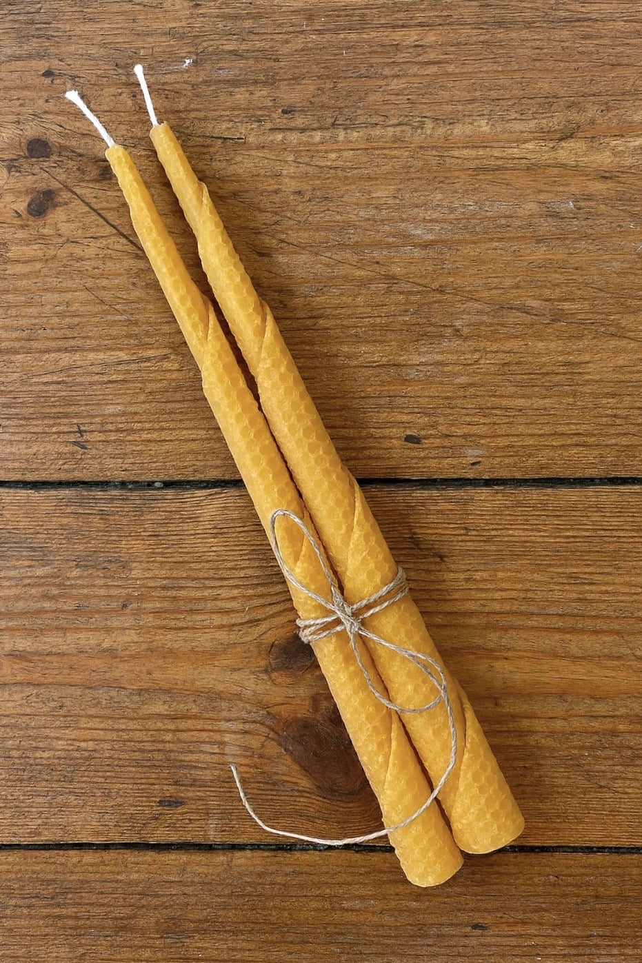 Bivaxljus rullade - säljes i par