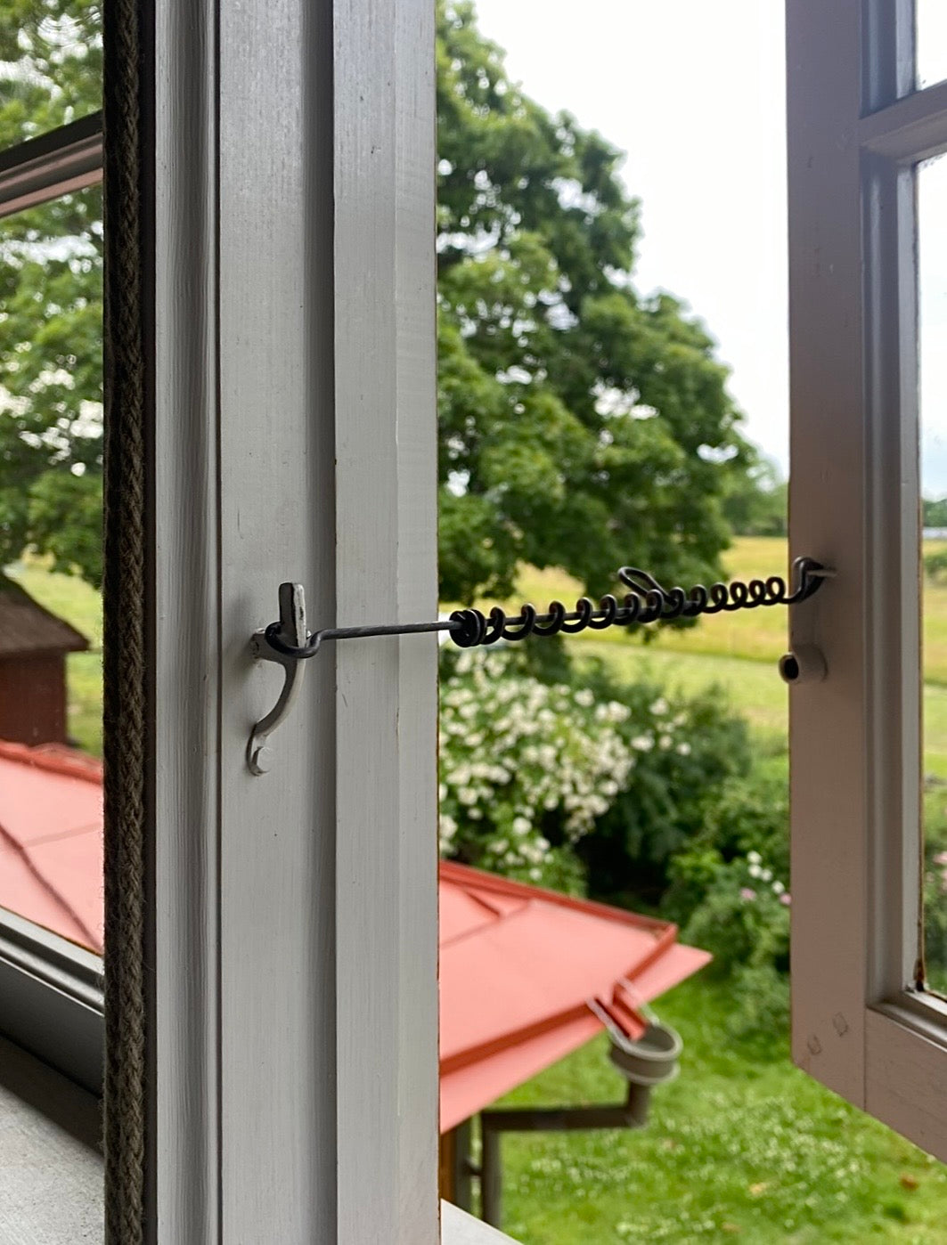 Fönsterhake trådarbete